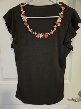 Women’s Black Floral-Trim Short Sleeve Top